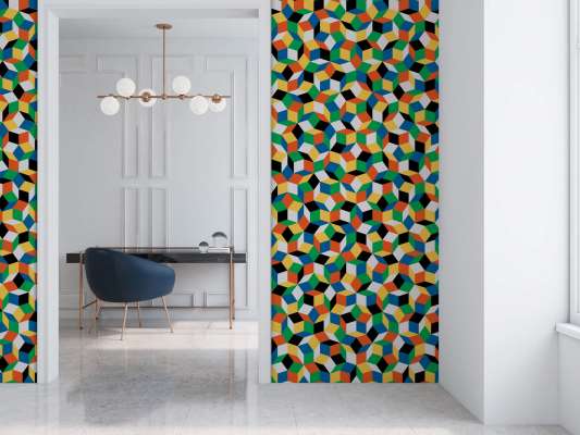 lé de papier peint avec motif géométrique penrose, collé dans un salon, design IchetKar