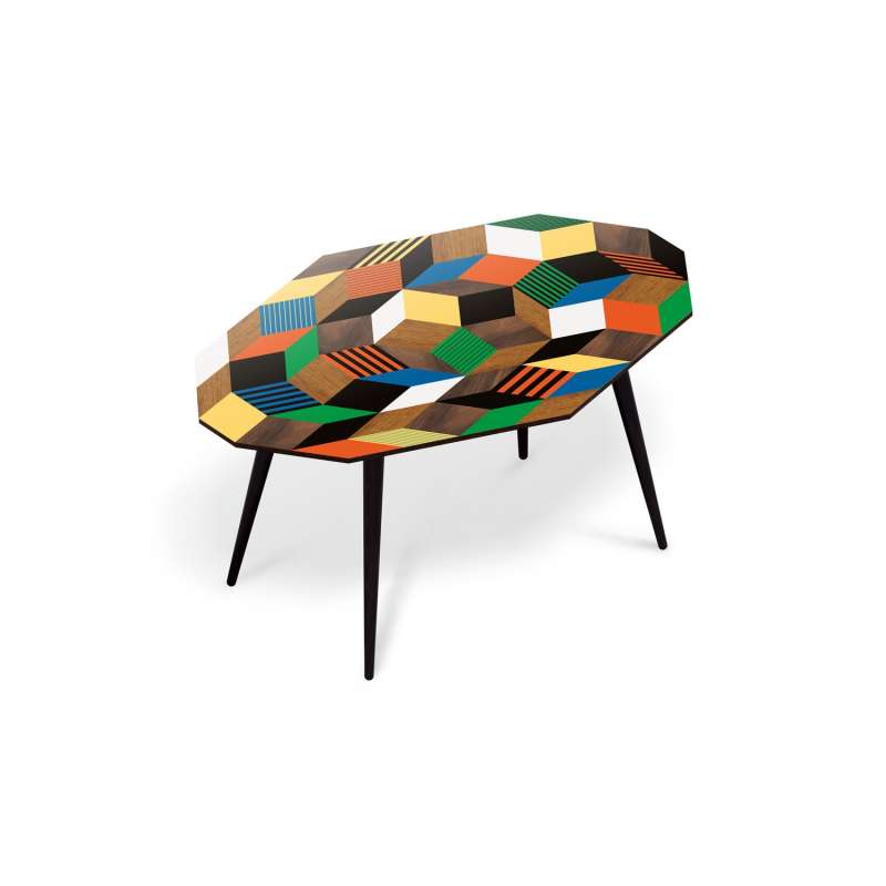 Table basse pour salon, motif Penrose Crazy Wood, géométrique et couleur primaire, design IchetKar, édition bazartherapy