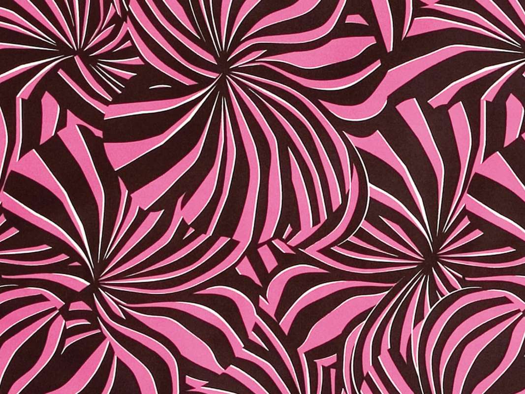 Papier peint Berlingot rose et noir à encre phosphorescente, dessiné par le studio de graphisme IchetKar