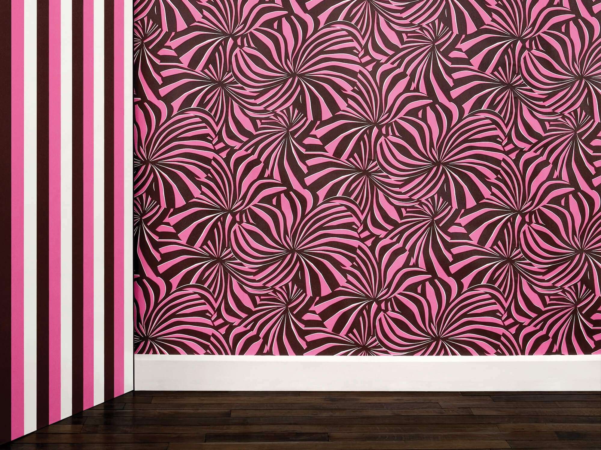 Papier peint Berlingot rose et noir à encre phosphorescente, design IchetKar
