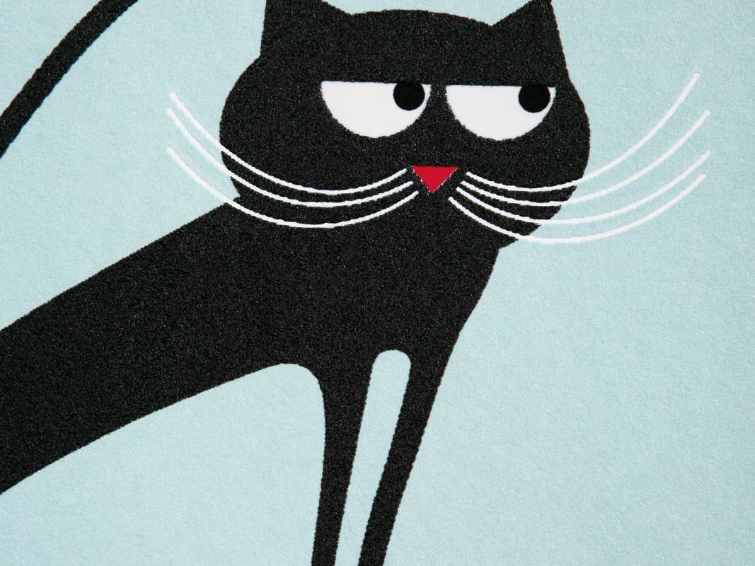 Zoom sur un chat du papier peint Cats noir et bleu. Lé décoratif pour son ou chambre, design IchetKar