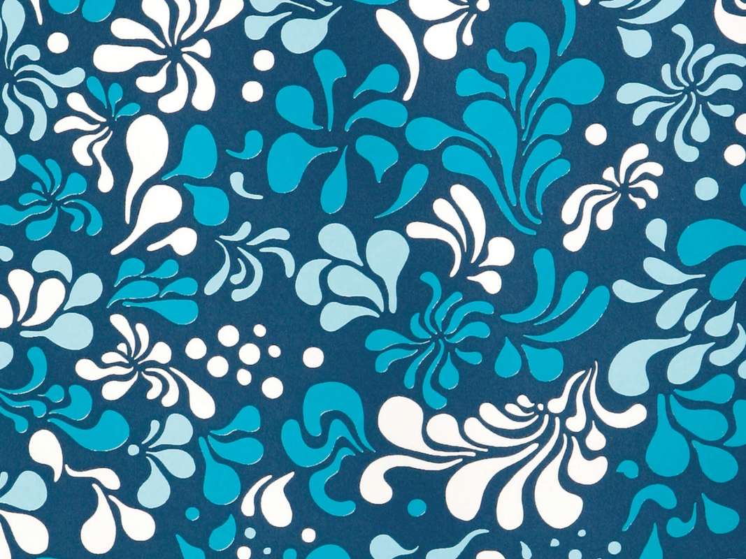 Zoom sur le papier peint Minipop flower bleu et blanc de jour, design IchetKar