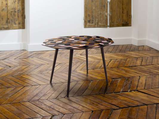 Table à manger ronde Penrose Fancy Wood pour Made in design, bois et couleur. Design IchetKar édition Bazartherapy