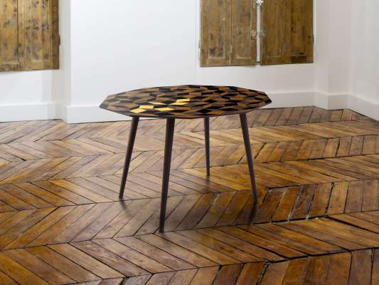 Table à manger ronde Penrose Summer Wood, bois et jaune été Design IchetKar édition Bazartherapy
