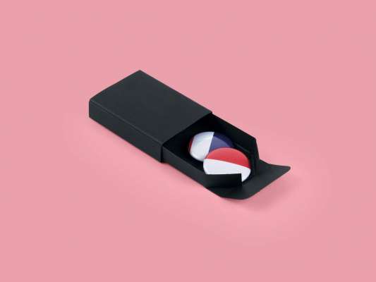 Ich&Kar aime la politique. De droite ou de gauche, choisissez votre camp, votre badge.