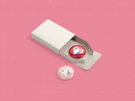 Coffret de deux badges Love dessiné par Ichetkar.