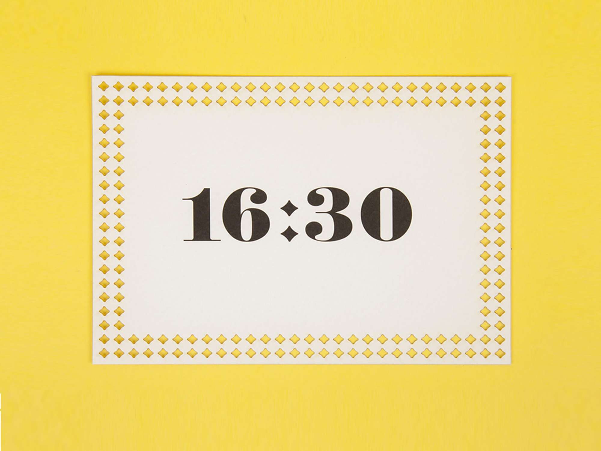 cartons d'invitations tea time, papier texturé, découpe laser par Ichetkar