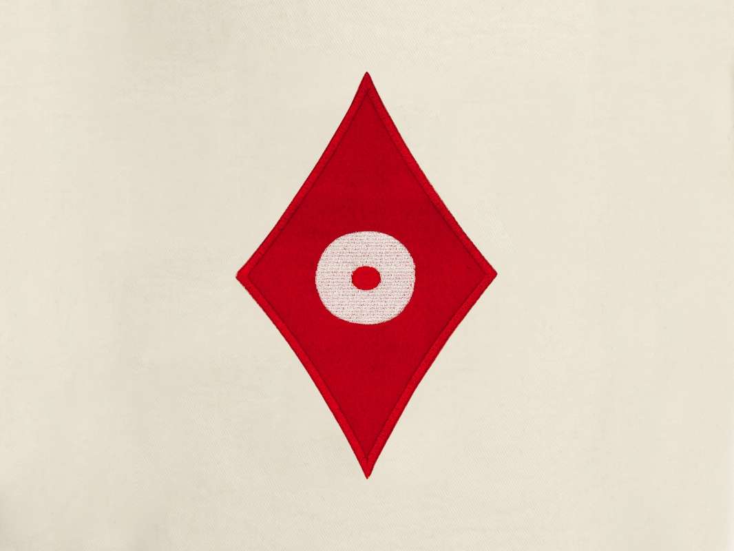 détail de la pochette de voyage carreau, elle reprend le motif carreau pokerface phares du studio Ich&Kar.