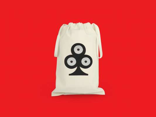pochette de voyage trèfle, elle reprend le motif trèfle pokerface phares du studio Ich&Kar.