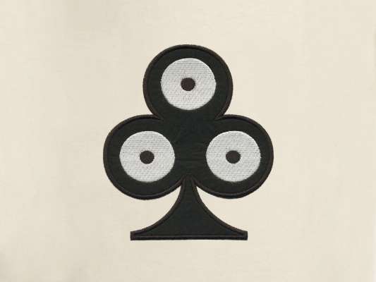 détail de la petite pochette de voyage trèfle, elle reprend le motif trèfle pokerface phares du studio Ich&Kar.