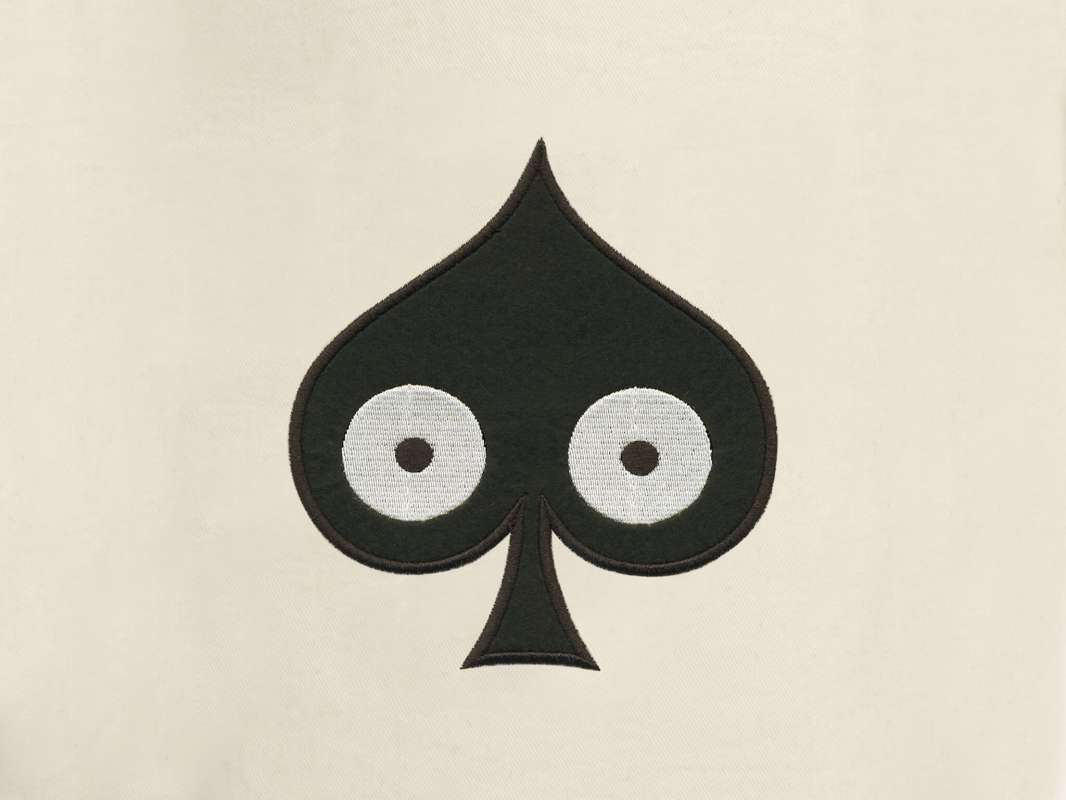 détail de la trousse pique, elle reprend le motif pique pokerface phares du studio Ich&Kar.