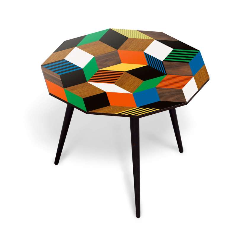 Table basse Penrose, motif géométrique crée par Roger Penrose. Marqueterie de bois et couleur crazy, design ichetkar